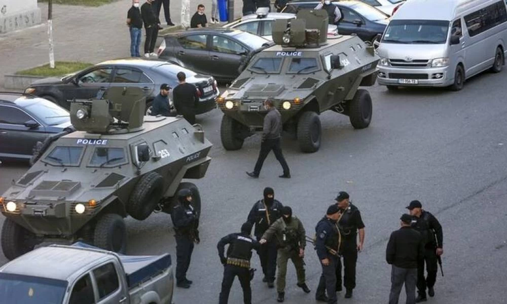 Έληξε αναίμακτα η ομηρία σε τράπεζα στη Γεωργία